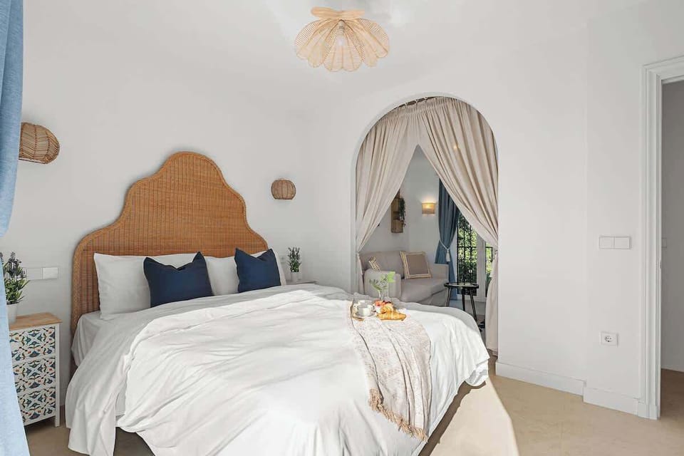Here you can see the connection between the two rooms. For groups of 6, the sofa bed can be made up as an extra bed.