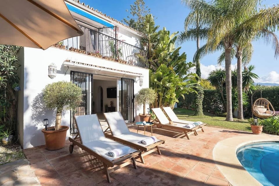 The property includes 6 sunbeds, with 4 by the pool and 2 additional ones in the garden.