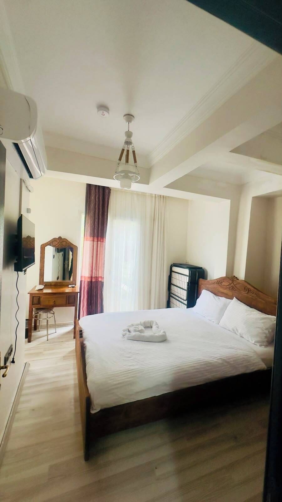 Classic Room, Balcony, City View | WiFi (free)