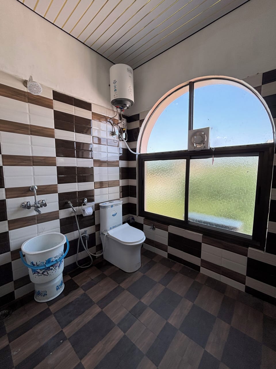Family Double Room | Bathroom | Towels, soap, shampoo, toilet paper