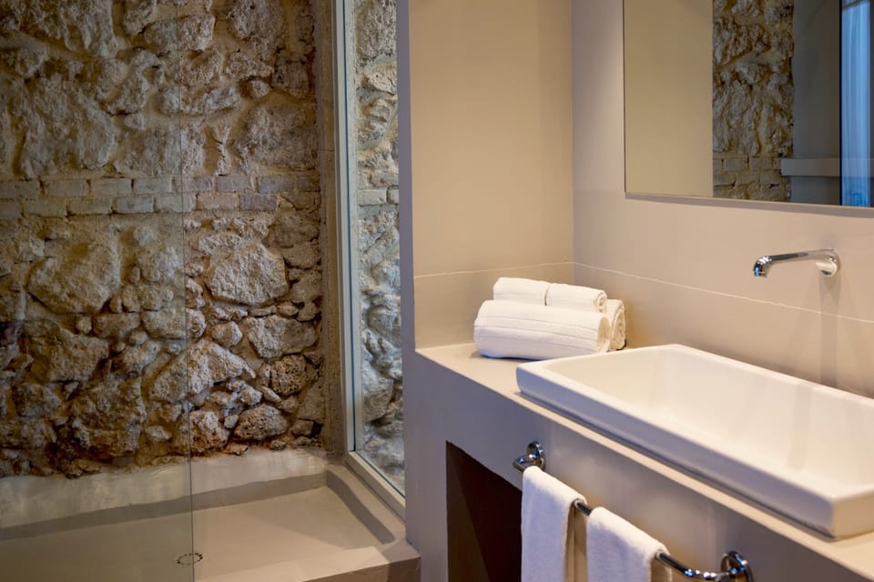 Classic Room | Bathroom