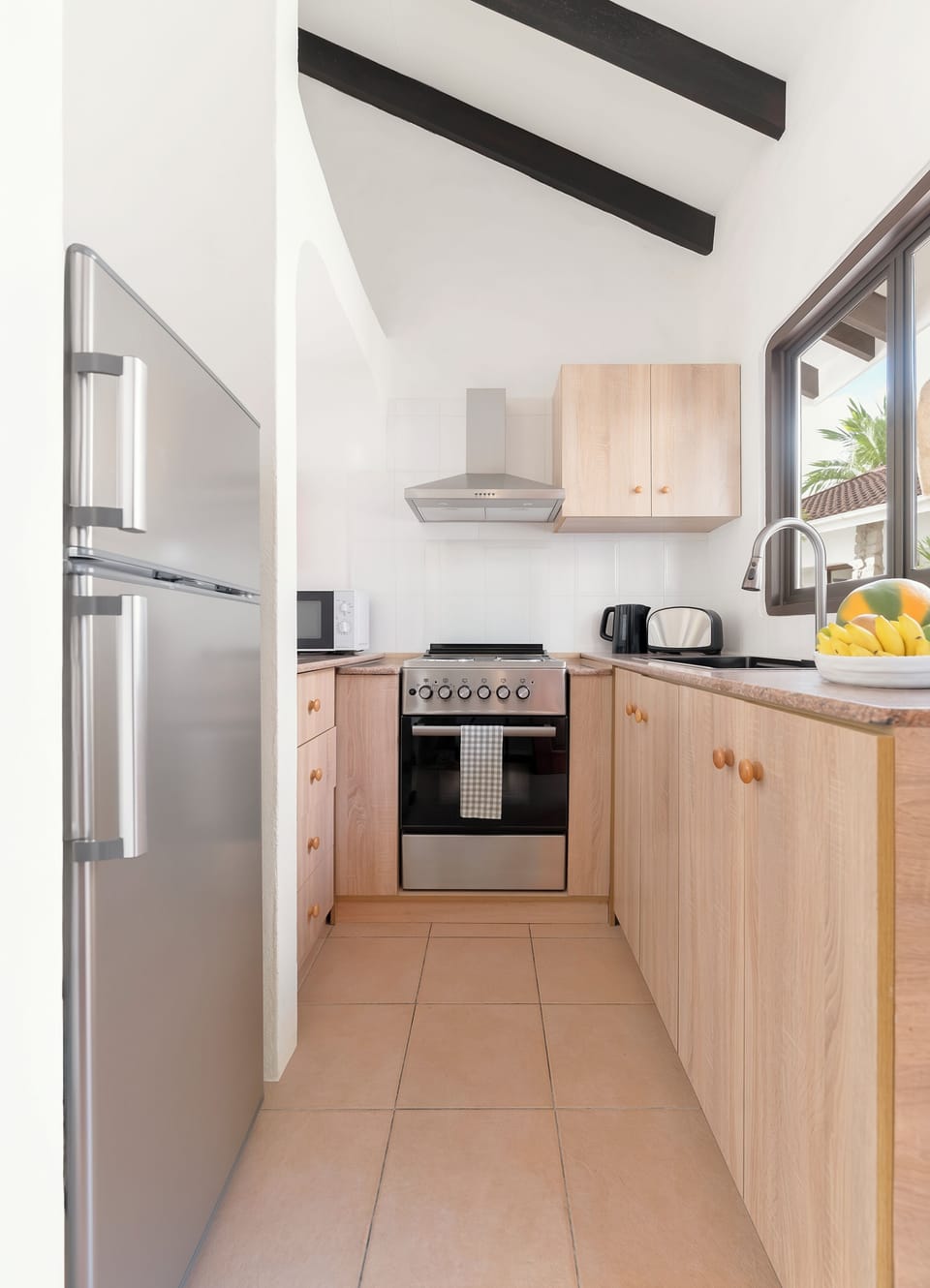 Deluxe Double Room | Private kitchen | Fridge, microwave, oven, stovetop