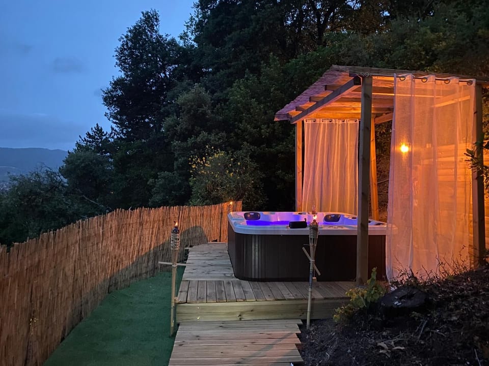 Outdoor spa tub