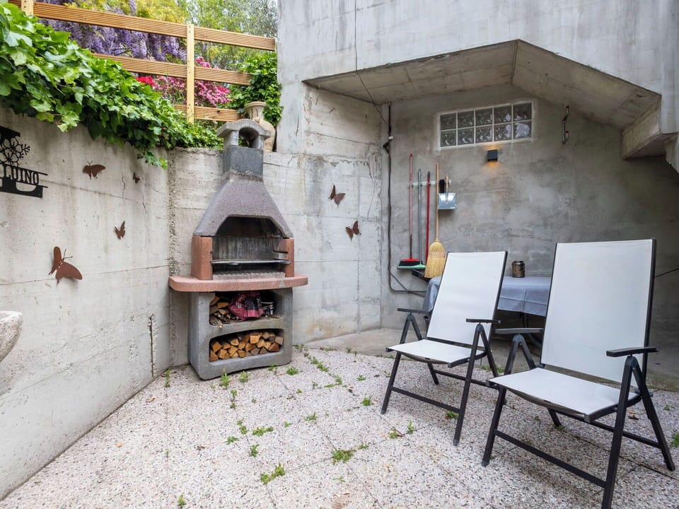 Furniture, Outdoor Furniture, Flowerpot, Chair, Garden, Concrete, Houseplant, Backyard, Courtyard, Patio