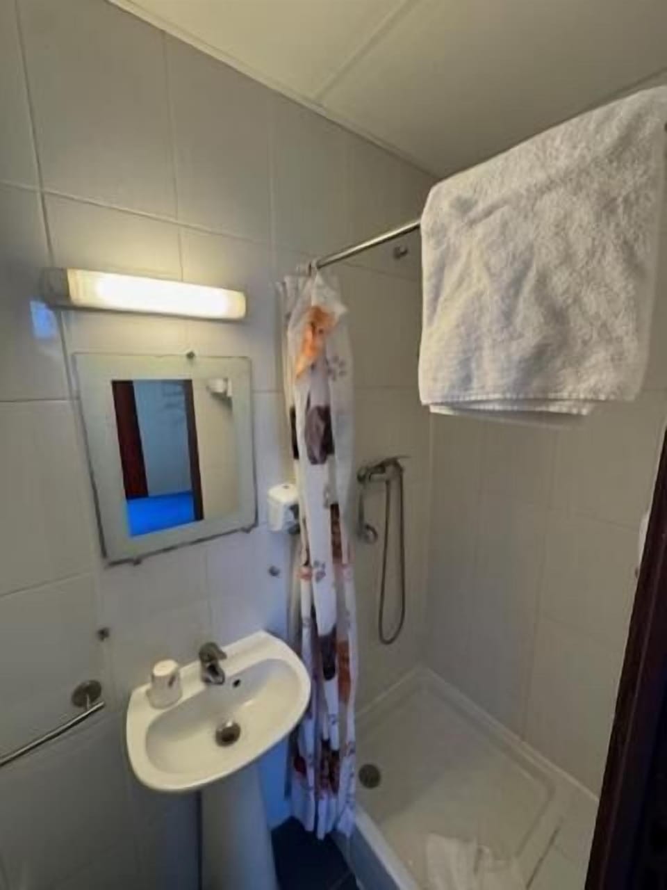 Standard Double Room | Bathroom