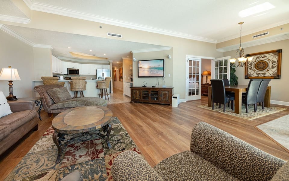 Condo, 3 Bedrooms | Living area