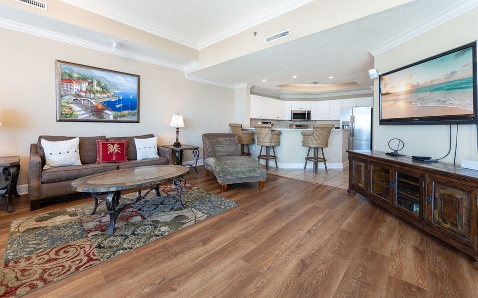 Condo, 3 Bedrooms | Living area