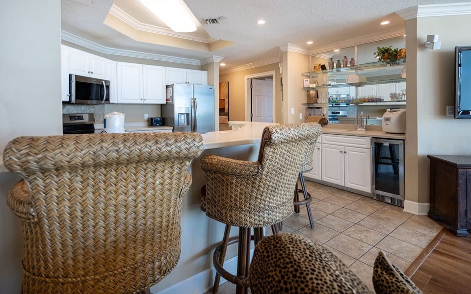 Condo, 3 Bedrooms | Private kitchen | Fridge, oven, coffee/tea maker