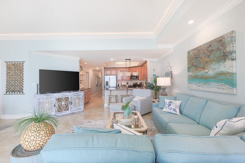 Condo, 3 Bedrooms | Living area