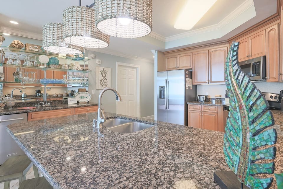 Condo, 3 Bedrooms | Private kitchen | Fridge, oven, coffee/tea maker