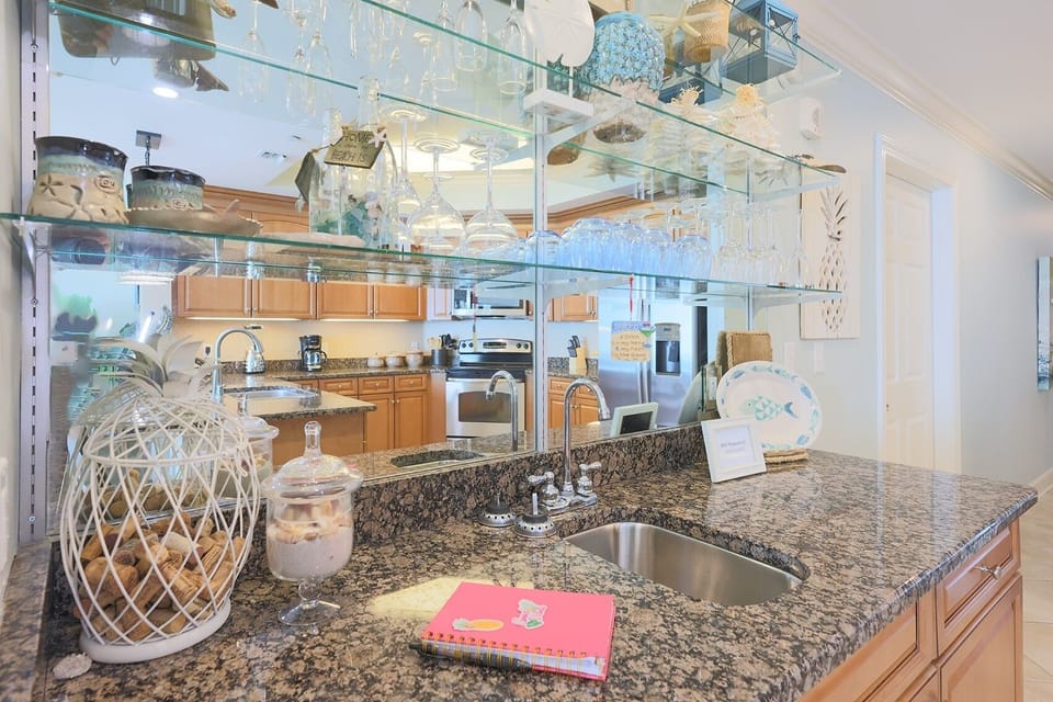 Condo, 3 Bedrooms | Private kitchen | Fridge, oven, coffee/tea maker