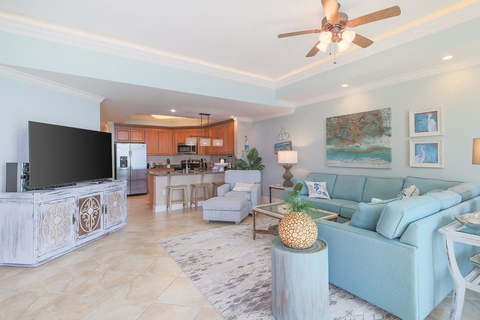 Condo, 3 Bedrooms | Living area