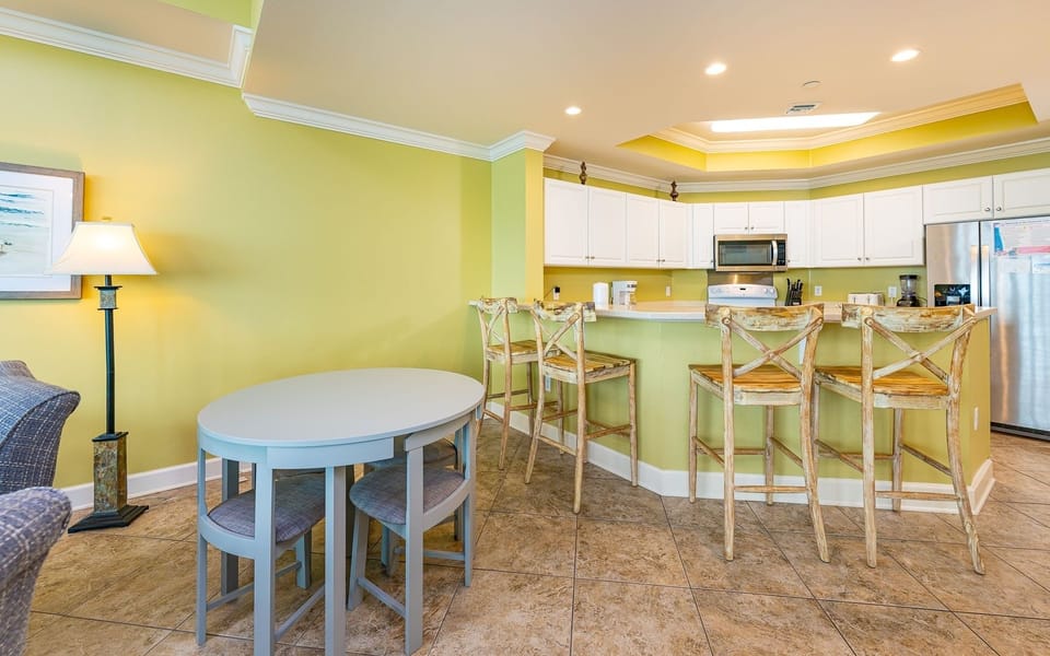 Condo, 3 Bedrooms | Dining