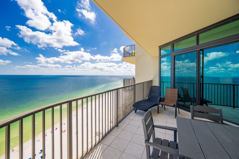 Condo, 3 Bedrooms | Property grounds