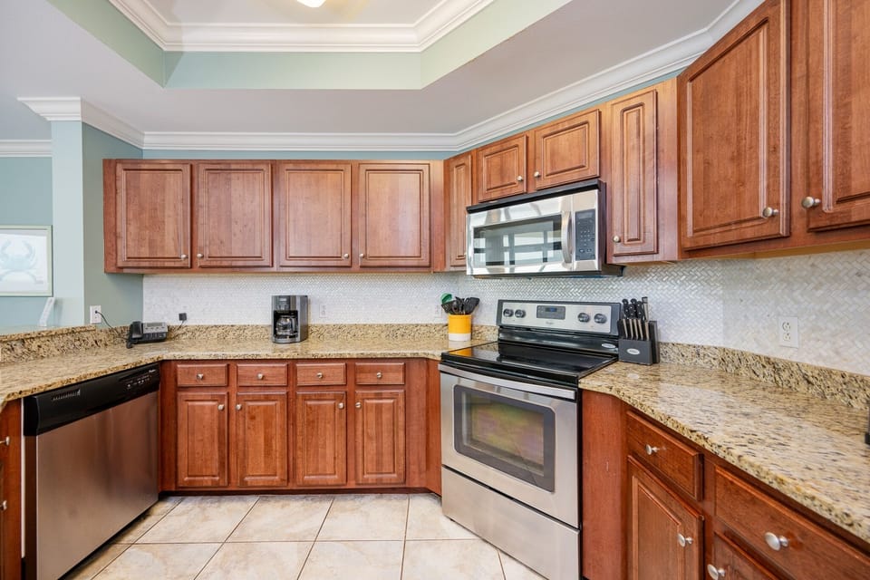 Condo, 3 Bedrooms | Private kitchen | Coffee/tea maker, fridge, oven