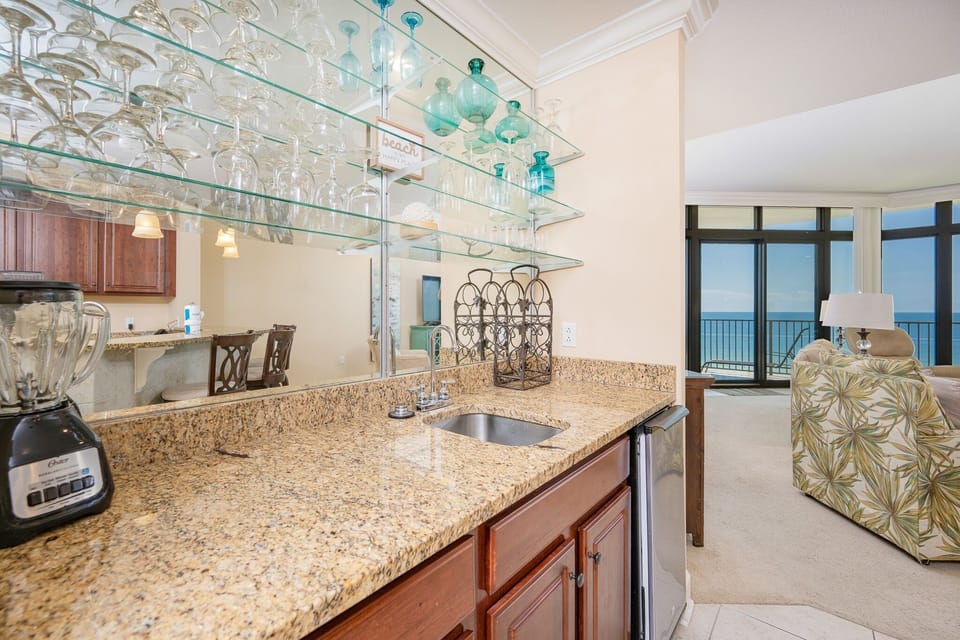 Condo, 3 Bedrooms | Interior