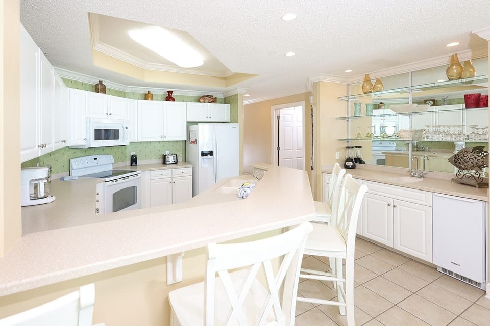 Condo, 3 Bedrooms | Private kitchen | Coffee/tea maker, fridge, oven