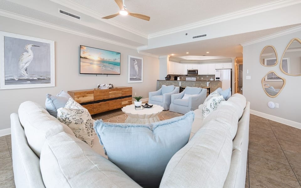 Condo, 3 Bedrooms | Living area