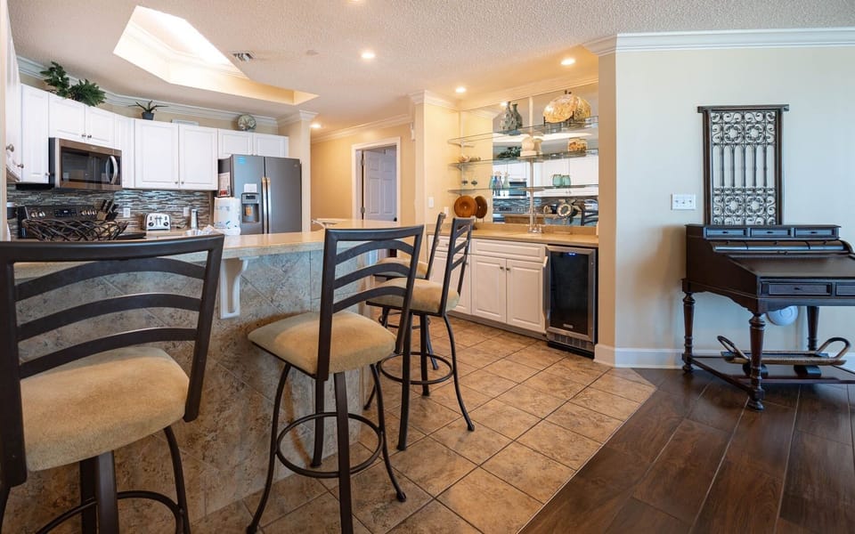 Condo, 3 Bedrooms | Private kitchen | Coffee/tea maker, fridge, oven
