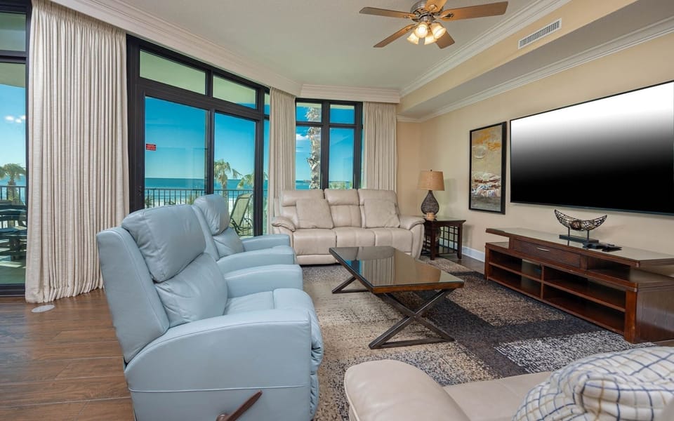 Condo, 3 Bedrooms | Living area