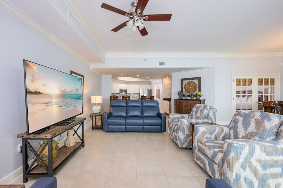 Condo, 3 Bedrooms | Living area
