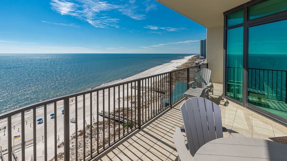Condo, 3 Bedrooms | Property grounds