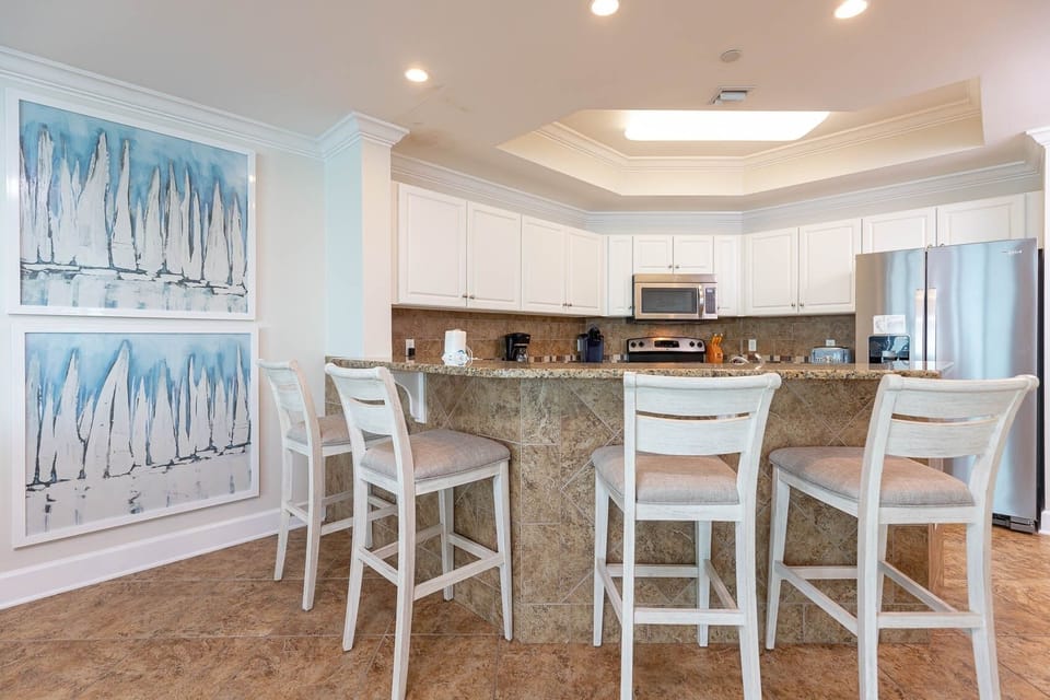 Condo, 3 Bedrooms | Private kitchen | Fridge, oven, coffee/tea maker