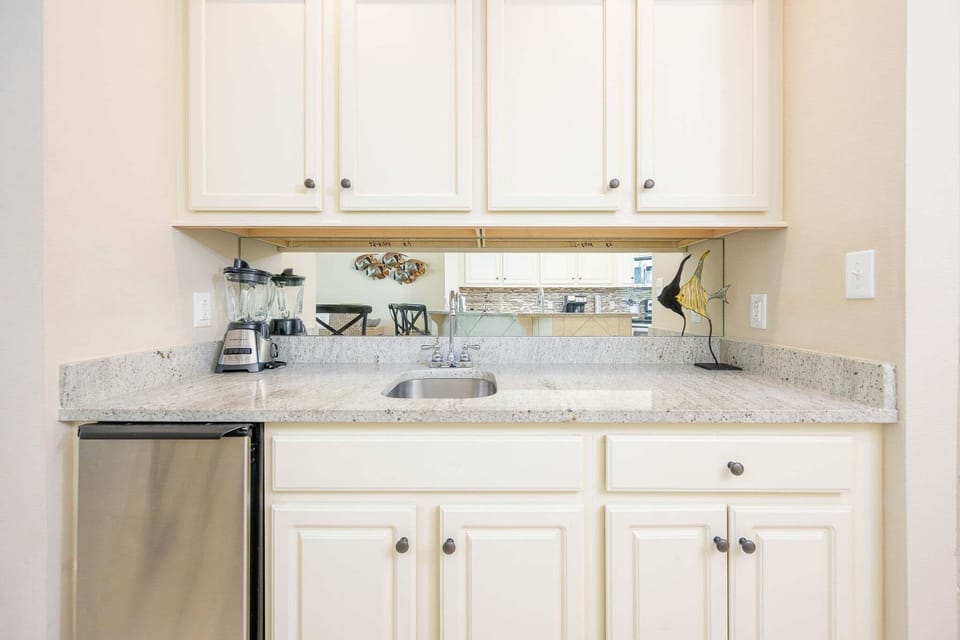 Condo, 3 Bedrooms | Private kitchen | Coffee/tea maker, fridge, oven