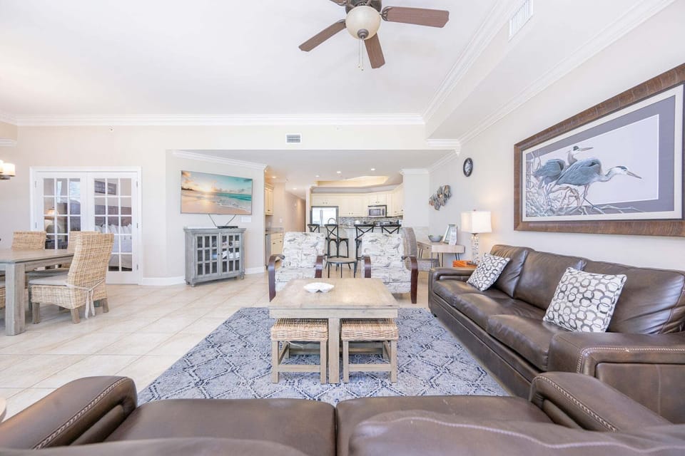 Condo, 3 Bedrooms | Living area