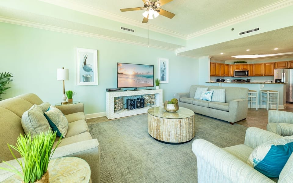 Condo, 3 Bedrooms | Living area