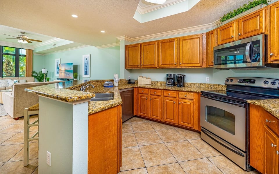 Condo, 3 Bedrooms | Private kitchen | Coffee/tea maker, fridge, oven