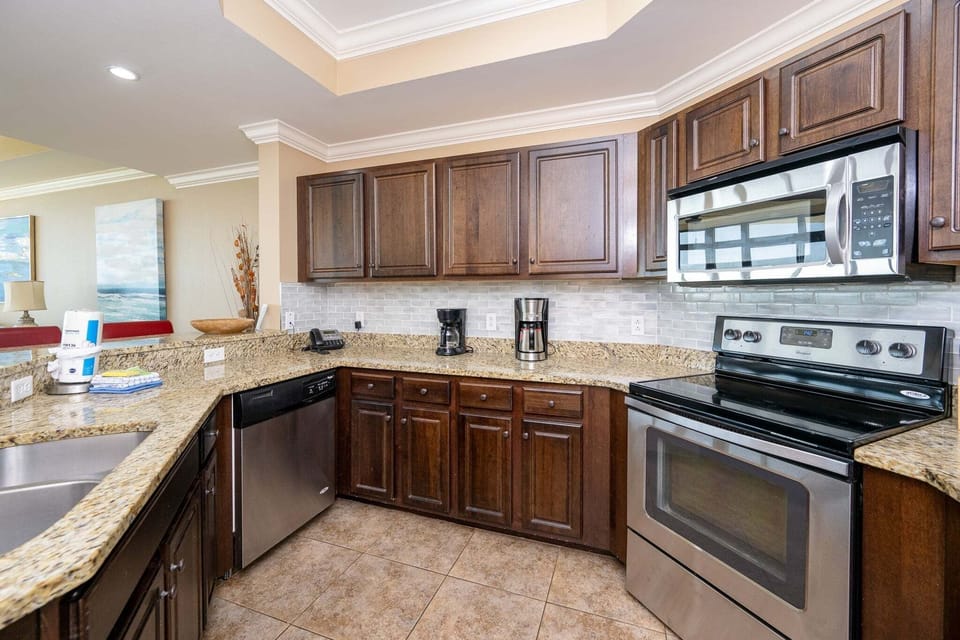 Condo, 3 Bedrooms | Private kitchen | Coffee/tea maker, fridge, oven