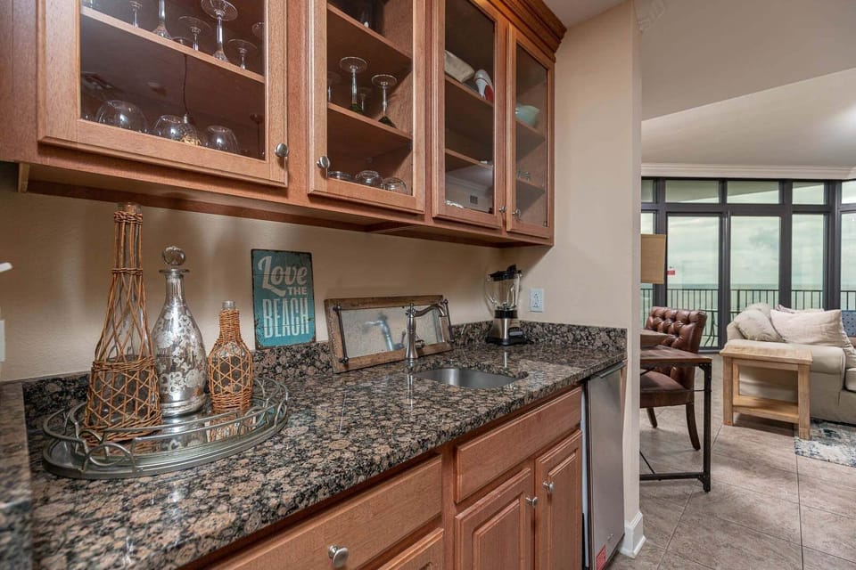 Condo, 3 Bedrooms | Interior
