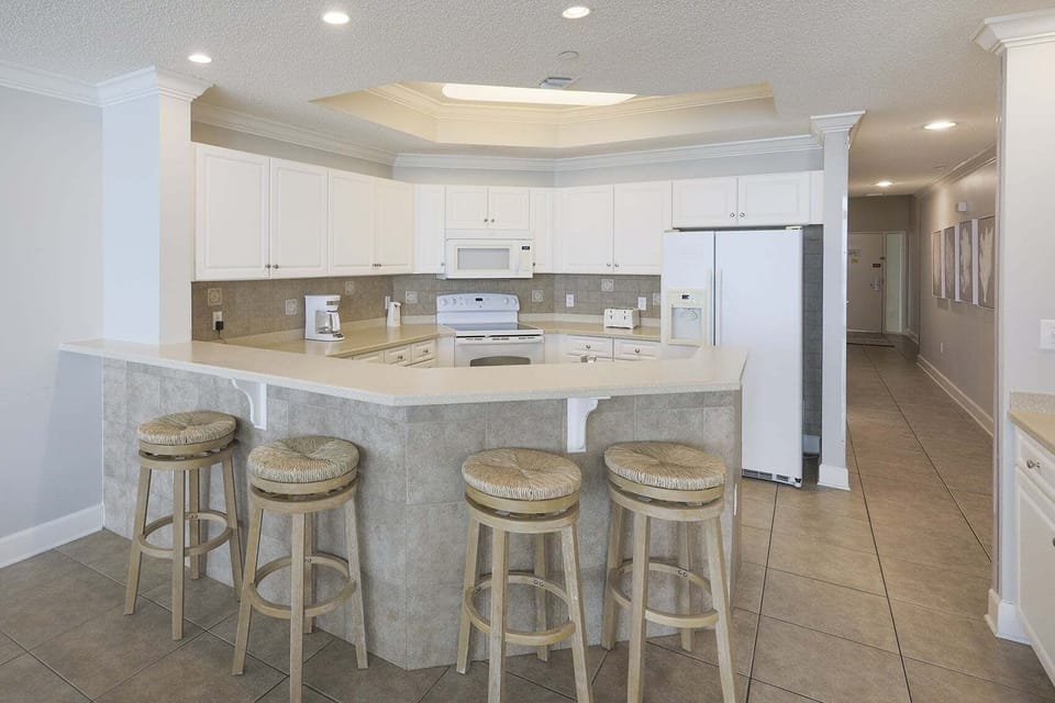 Condo, 3 Bedrooms | Private kitchen | Coffee/tea maker, fridge, oven