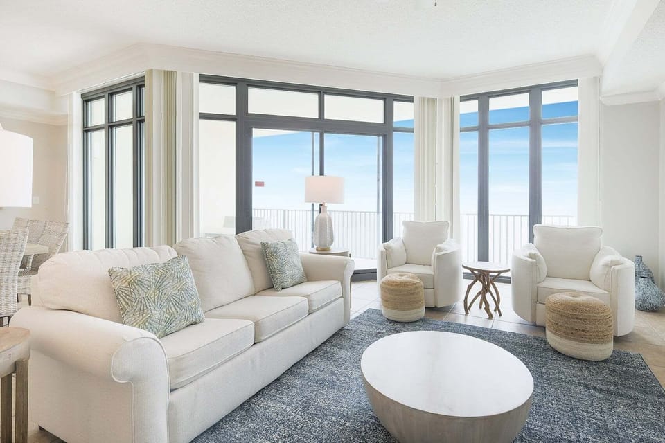 Condo, 3 Bedrooms | Living area
