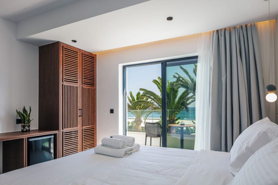 Deluxe Double Room, Sea View | Soundproofing, iron/ironing board, free cribs/infant beds, free WiFi