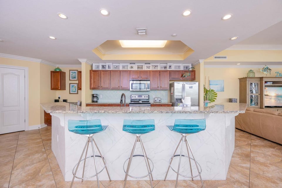 Condo, 4 Bedrooms | Private kitchen | Coffee/tea maker, fridge, oven