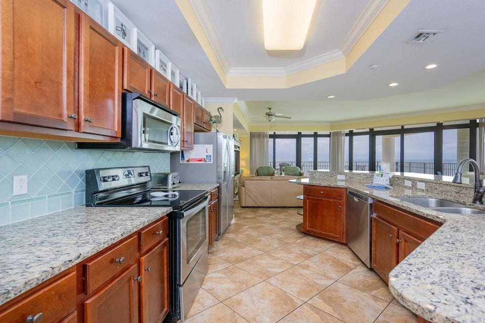 Condo, 4 Bedrooms | Private kitchen | Coffee/tea maker, fridge, oven