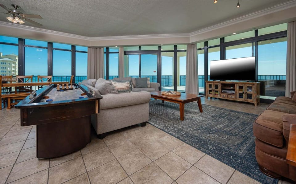 Condo, 4 Bedrooms | Living area