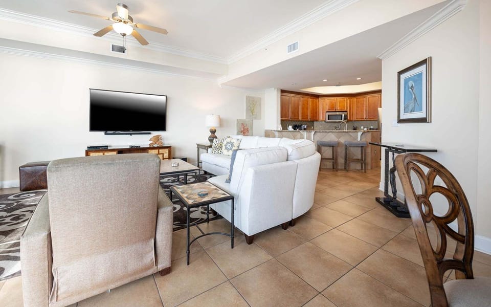 Condo, 3 Bedrooms | Living area