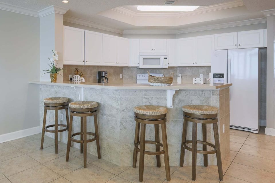 Condo, 3 Bedrooms | Private kitchen | Coffee/tea maker, fridge, oven