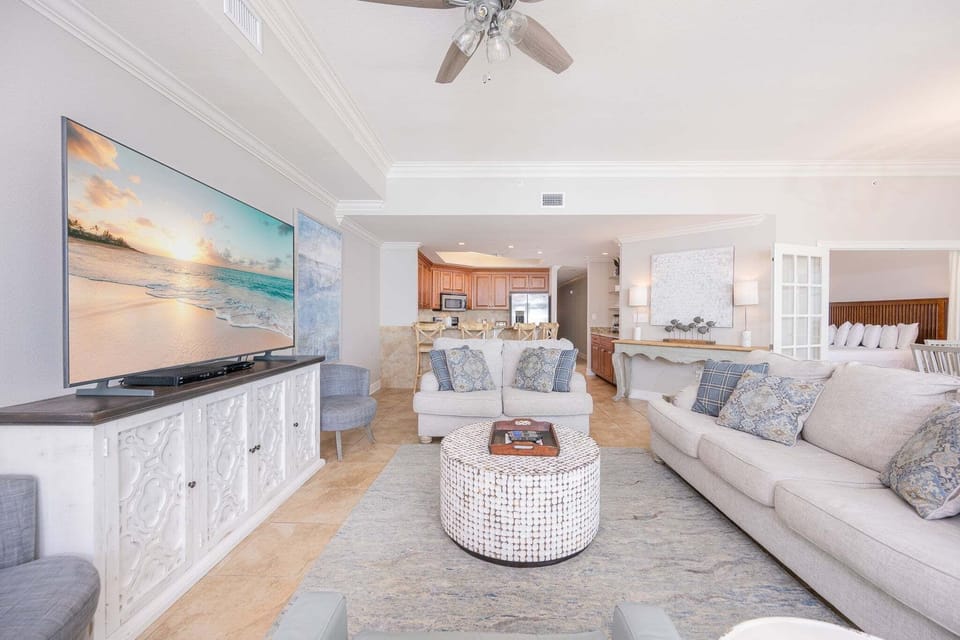 Condo, 3 Bedrooms | Living area