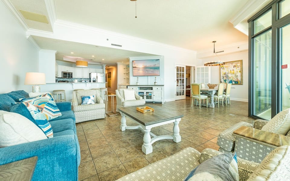 Condo, 3 Bedrooms | Living area
