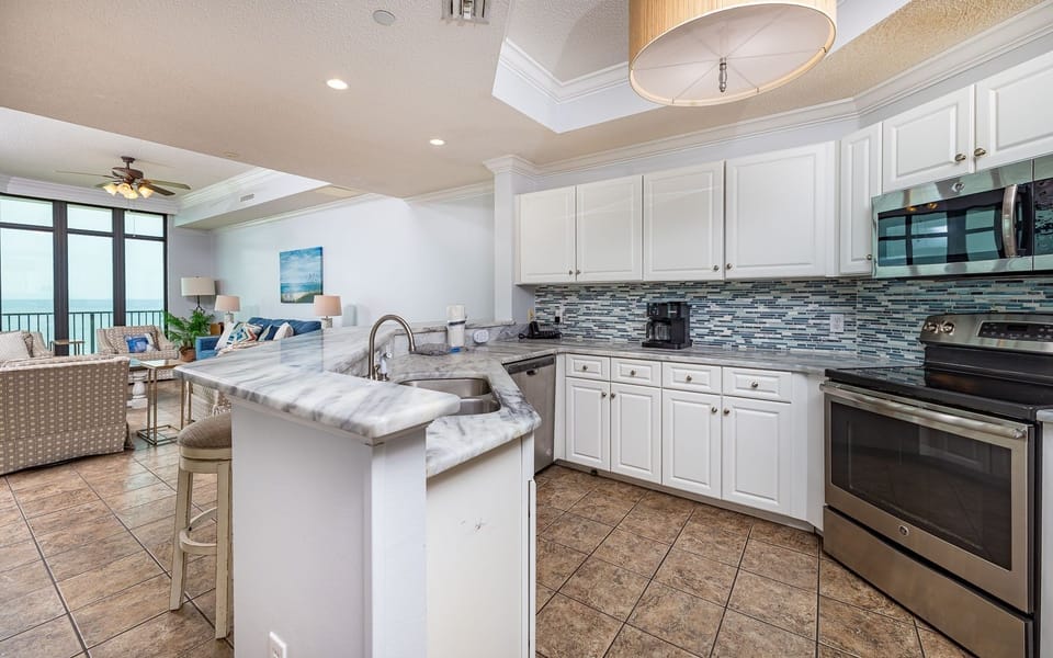 Condo, 3 Bedrooms | Private kitchen | Coffee/tea maker, fridge, oven