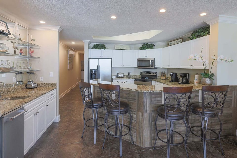 Condo, 3 Bedrooms | Private kitchen | Coffee/tea maker, fridge, oven