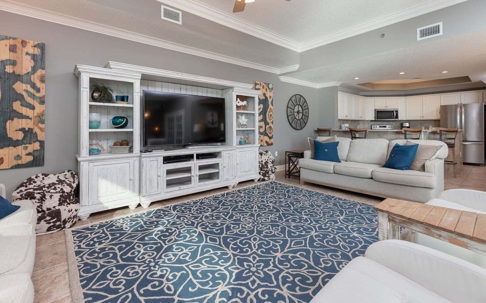 Condo, 3 Bedrooms | Living area