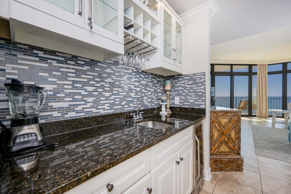 Condo, 3 Bedrooms | Private kitchen | Coffee/tea maker, fridge, oven