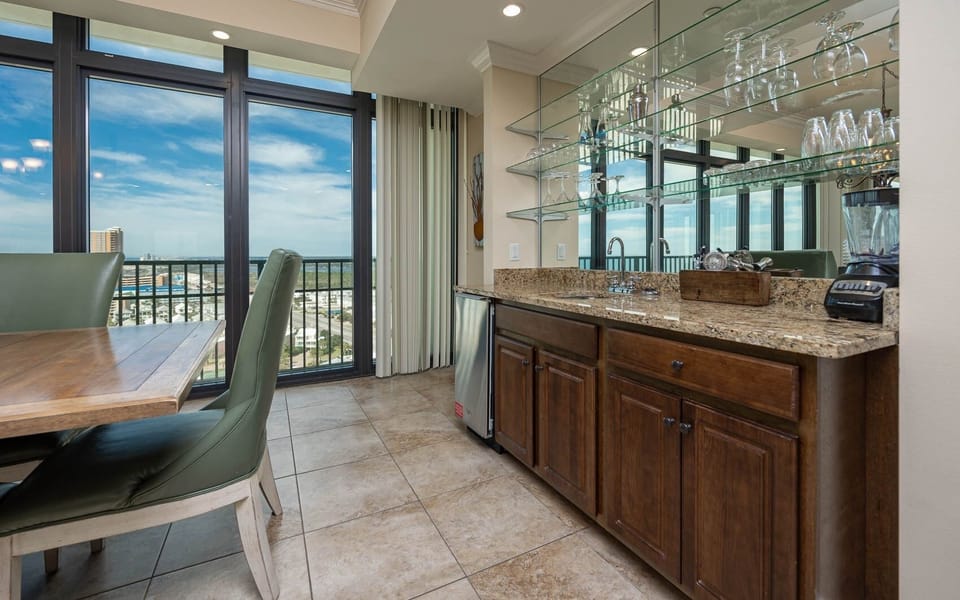 Condo, 4 Bedrooms | Interior