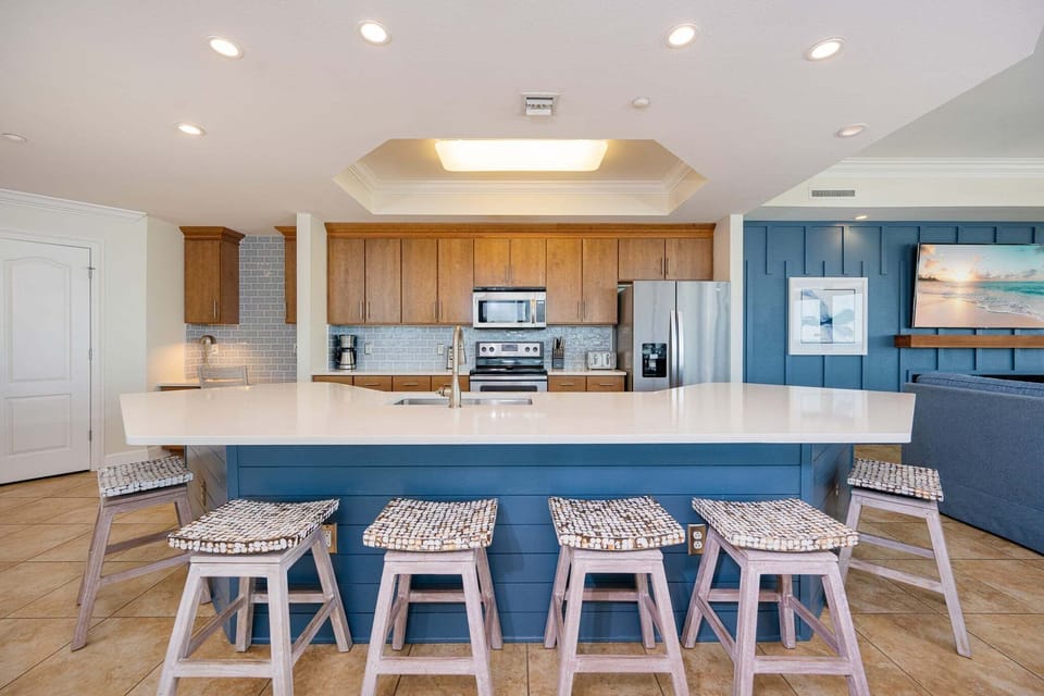 Condo, 4 Bedrooms | Private kitchen | Coffee/tea maker, fridge, oven