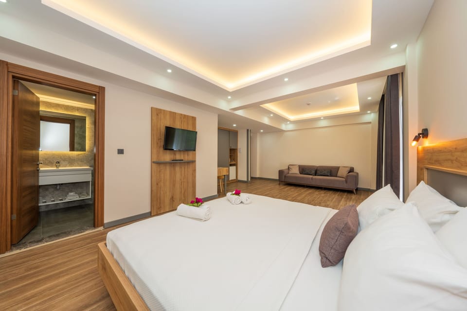 Superior Suite, 1 Queen Bed, Non Smoking, Mountain View | Laptop workspace, free cribs/infant beds, bed sheets